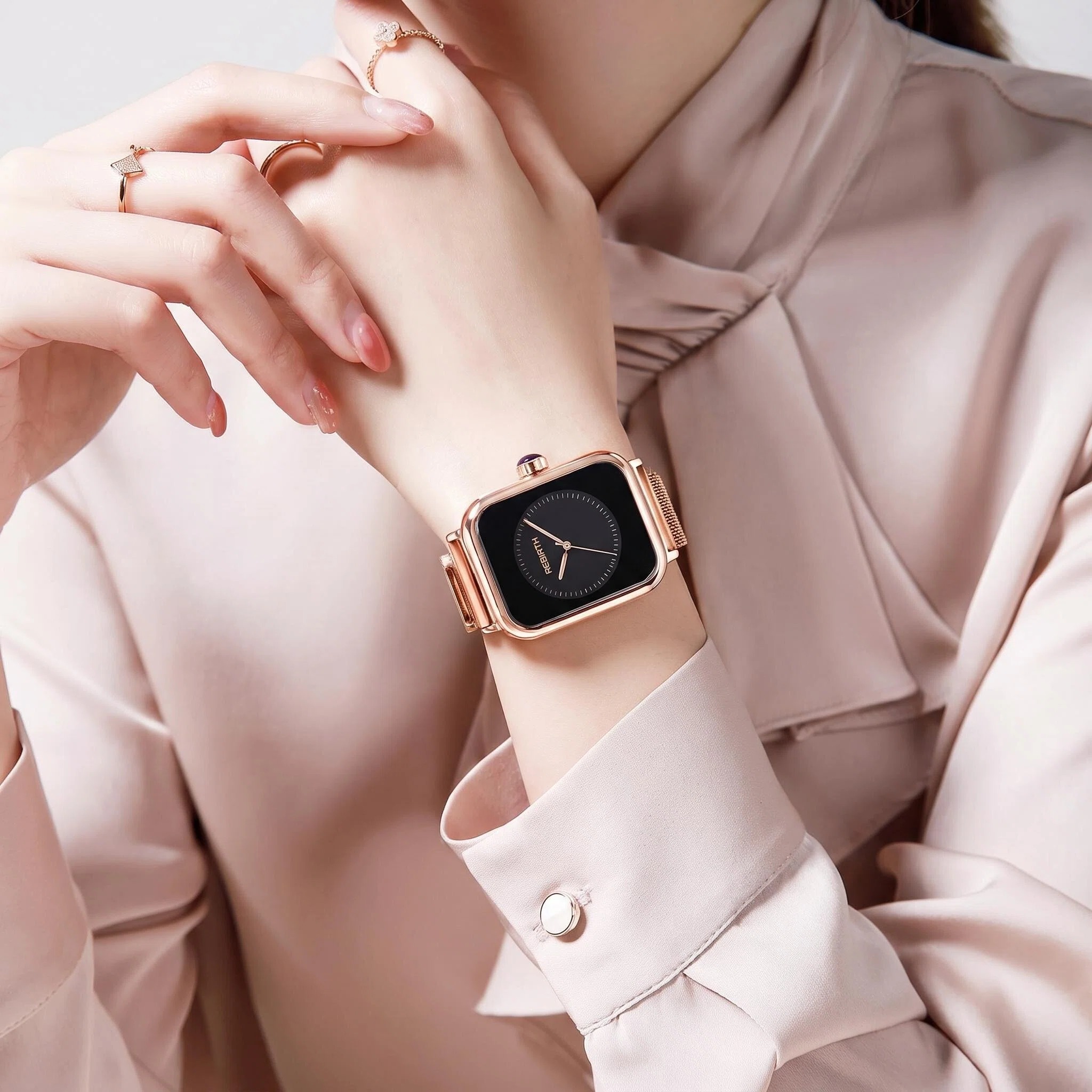 Orologio da Donna Quadrato di  - Luxury Watch Gold And Black recensione e prezzo