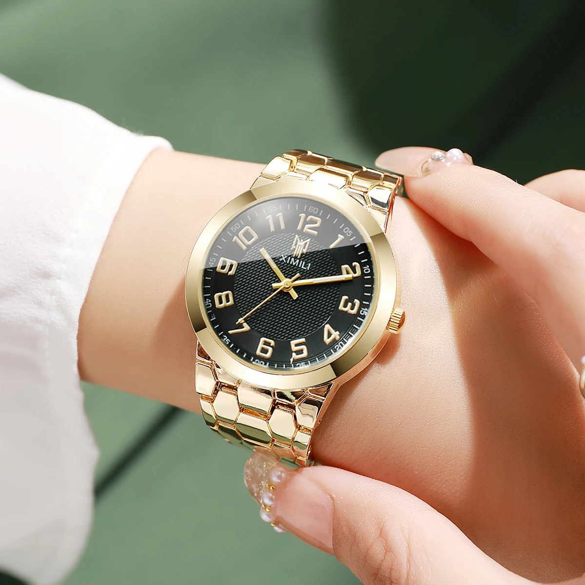 Orologio da polso da donna di  - Luxury Watch Gold And Black recensione e prezzo