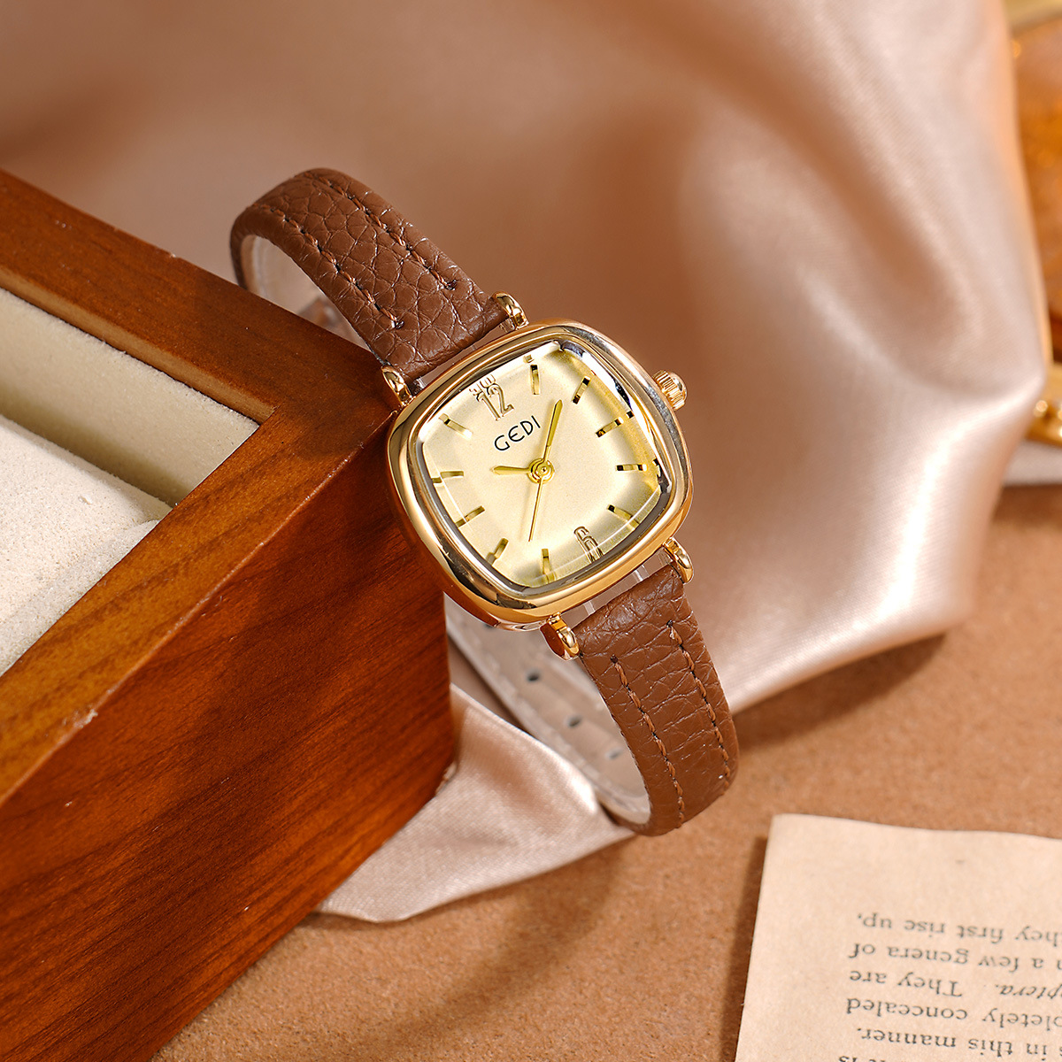 UTHAI 61018 CQ490 Semplicità,  - Luxury Watch Value recensione e prezzo