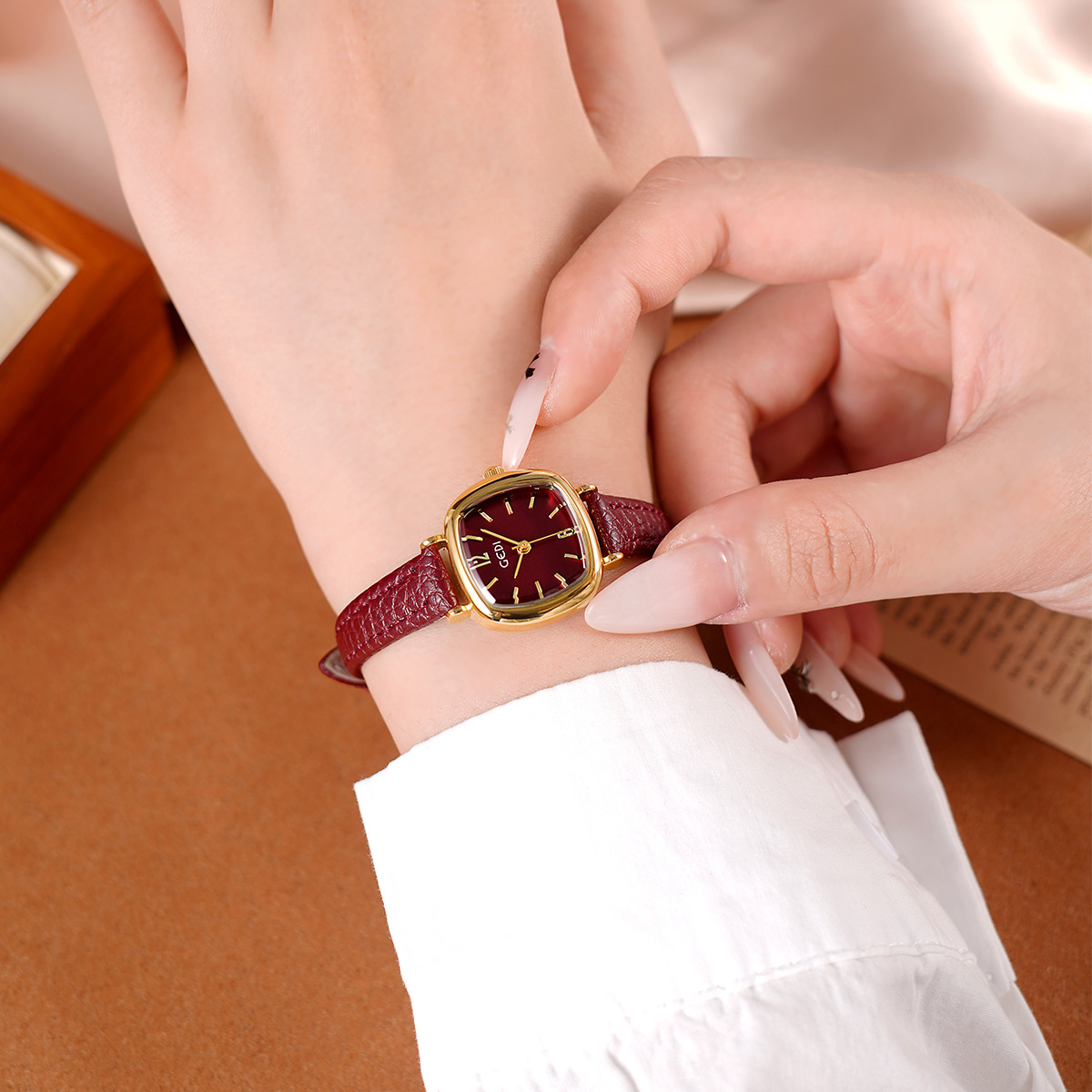 UTHAI 61018 CQ490 Semplicità,  - Luxury Watch Value recensione e prezzo