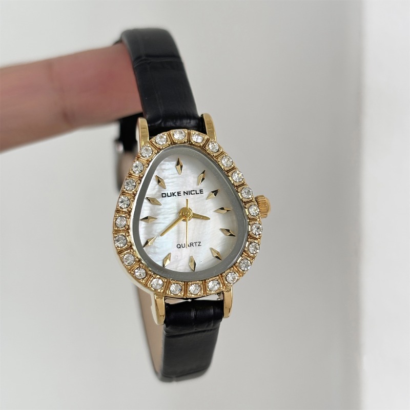 Orologio al quarzo da donna di - Luxury Watch Gold And Black recensione e prezzo