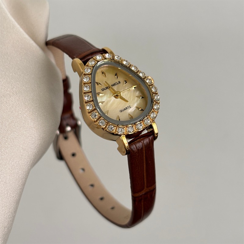 Orologio al quarzo da donna di - Luxury Watch Gold And Black recensione e prezzo