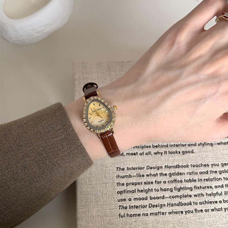 Orologio al quarzo da donna di - Luxury Watch Gold And Black recensione e prezzo